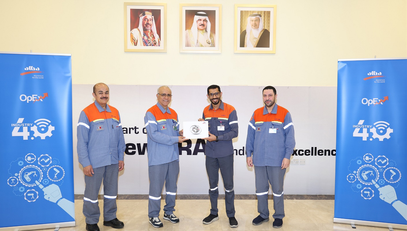 Alba CEO awards 65 employees on completing Industry 4.0 training courses