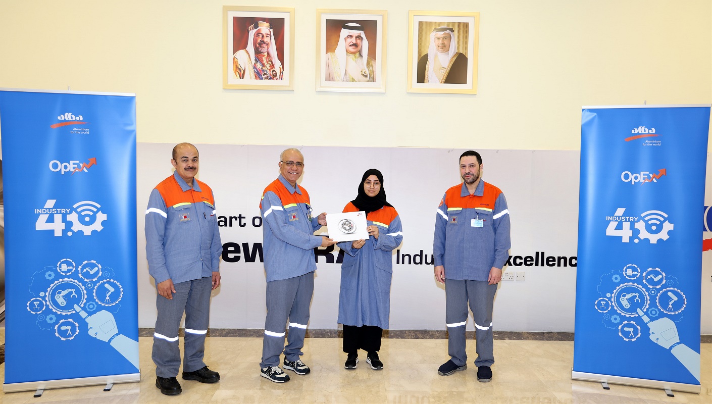 Alba CEO awards 65 employees on completing Industry 4.0 training courses
